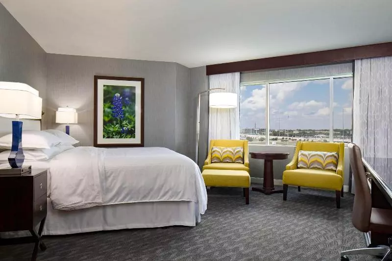 キングサイズベッドのスタンダードルーム, Sheraton Arlington