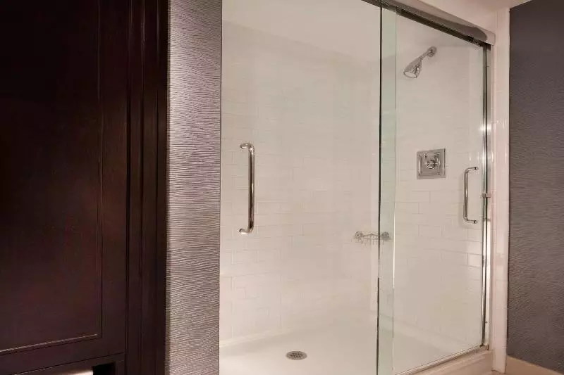 キングサイズベッドのジュニアスイート, Sheraton Arlington