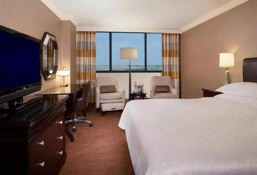 キングサイズベッドのクラブルーム, Sheraton Dfw Airport