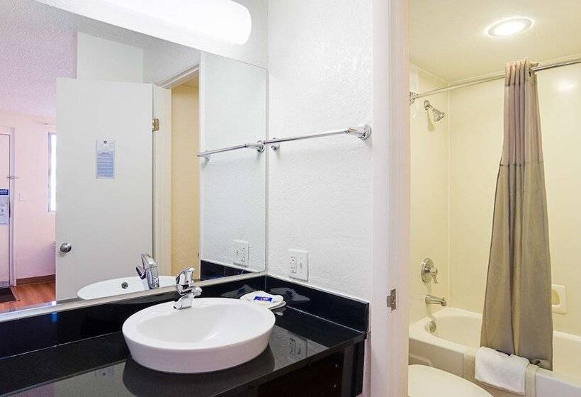 Номер Стандарт 2 Двуспальные Кровати, Motel 6 Denver, Co Downtown