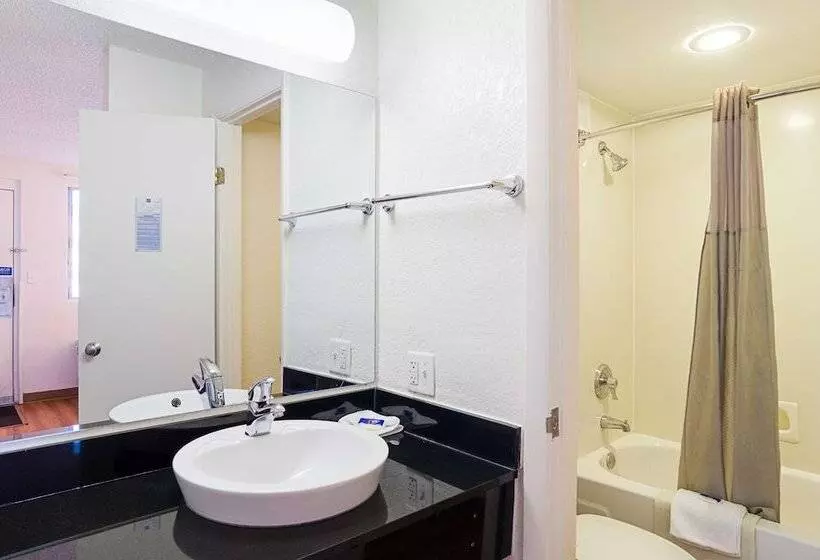 اتاق استاندارد با 2 تخت دوبل, Motel 6 Denver, Co Downtown
