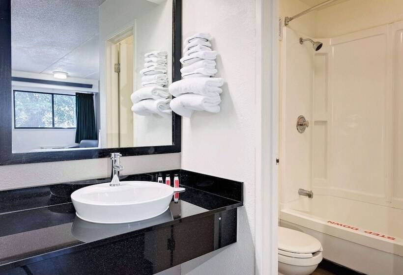 Номер Стандарт 2 Двуспальные Кровати, Travelodge By Wyndham College Park