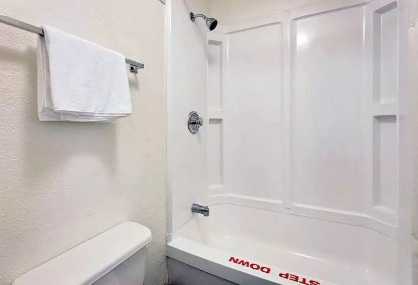 اتاق استاندارد با 2 تخت دوبل, Travelodge By Wyndham College Park