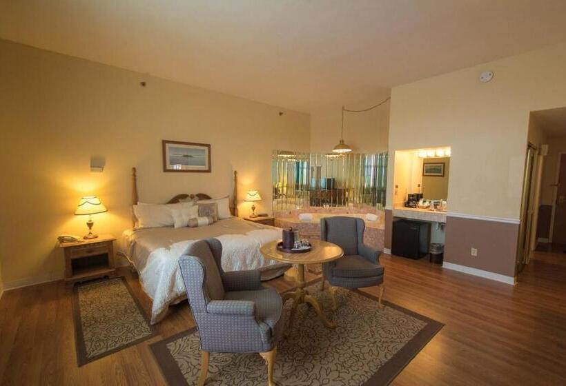 מיטת קינג בסוויטה, Riveredge Resort