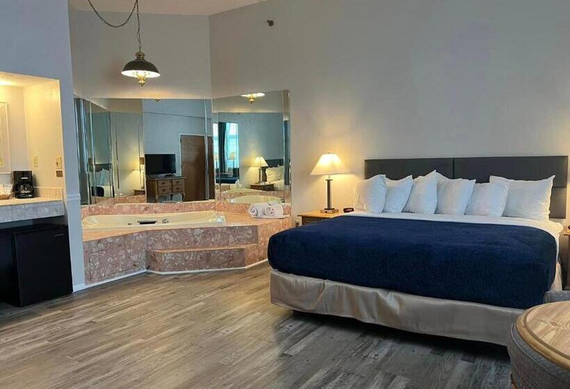 מיטת קינג בסוויטה, Riveredge Resort