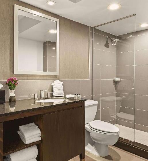 适合残疾人士使用的带超级大床的标准间, Armon Hotel & Conference Center Stamford Ct