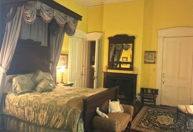 חדר דחוקס עם מיטת קינג, Corners Mansion Inn A Bed And Breakfast