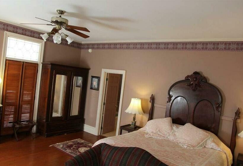 חדר דחוקס עם מיטת קינג, Corners Mansion Inn A Bed And Breakfast
