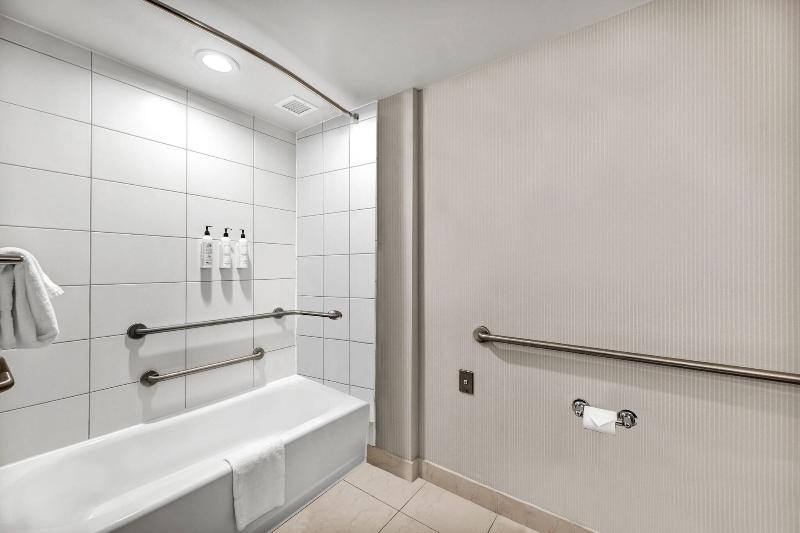 غرفة قياسية سرير كينج, Delta Hotels By Marriott Mount Pleasant