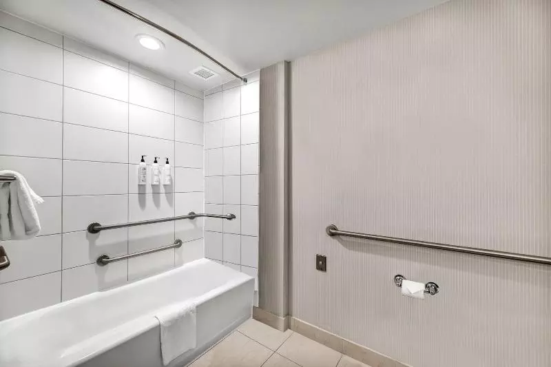 キングサイズベッドのスタンダードルーム, Delta Hotels By Marriott Mount Pleasant