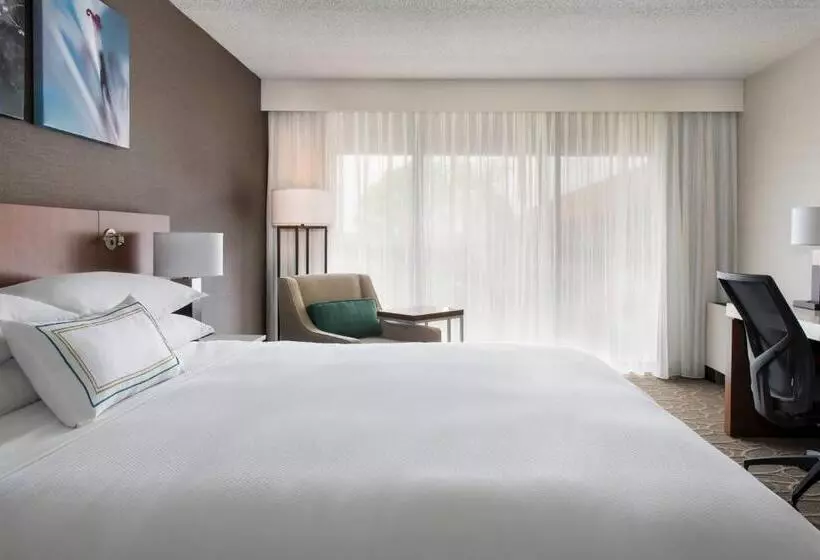 キングサイドベッドのスタンダードワンルーム, Delta Hotels By Marriott Mount Pleasant