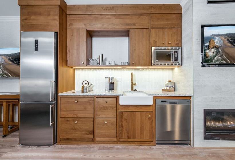 Люкс Кровать Кинг, Hallmark Resort   Cannon Beach