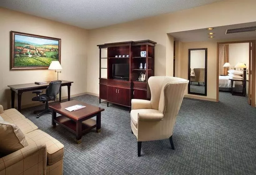 سوئیت با تخت بزرگ, Anaheim Majestic Garden