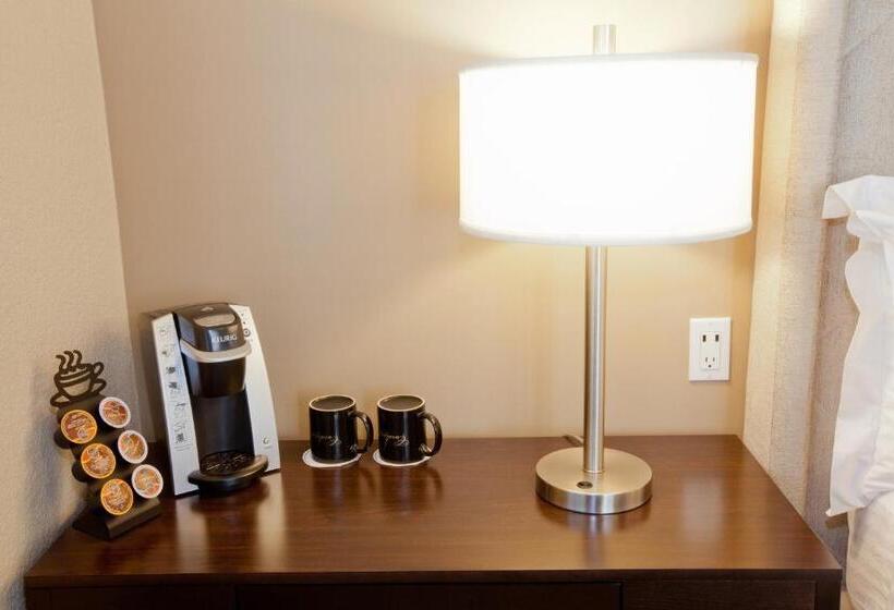 جناح سوبيريور, Cardinal