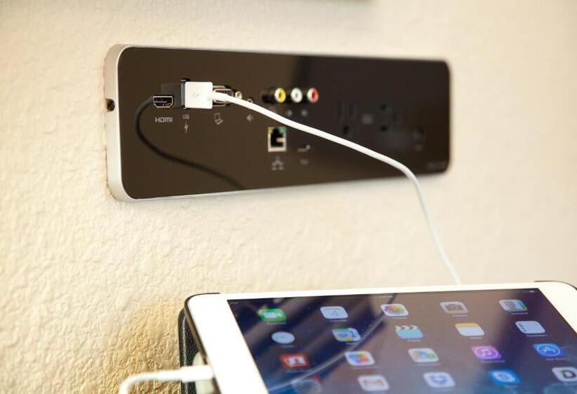 جناح سوبيريور, Cardinal