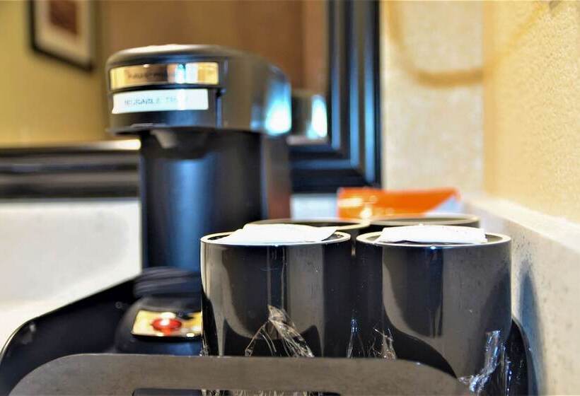 ２ダブルベッドのスタンダードルーム, Comfort Inn & Suites Vancouver Downtown City Center