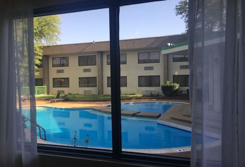 Люкс Deluxe Кровать Кинг, Days Inn By Wyndham Sherman