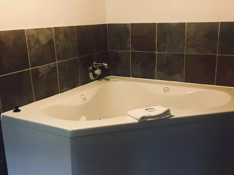 Deluxe Suite King Bed, Days Inn By Wyndham Sherman