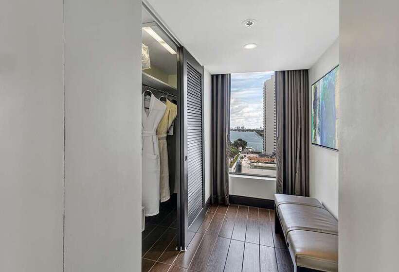 جناح جونيور سرير كينج, Hilton Boston Logan Airport