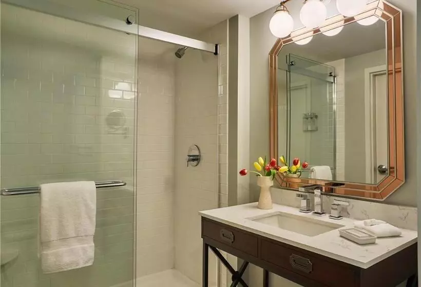 キングサイズベッドのジュニアスイート, Hilton Boston Logan Airport