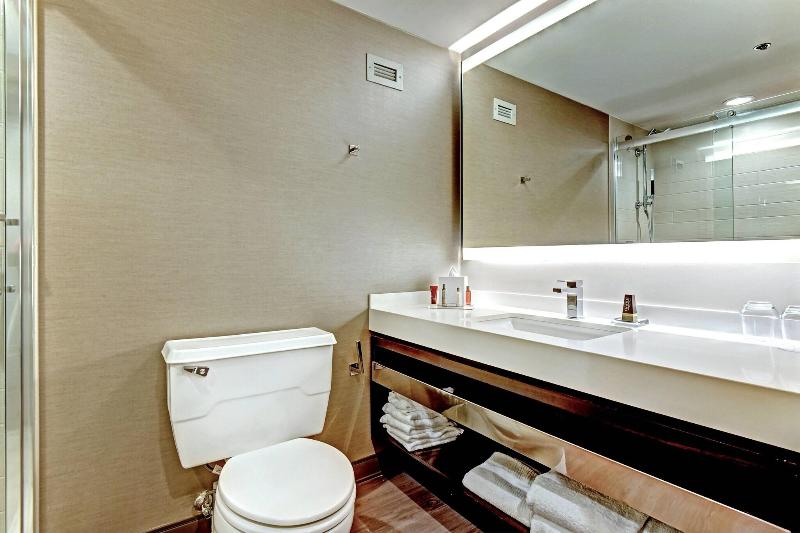 חדר סטנדרט עם מיטת קינג, Tulsa Marriott Southern Hills