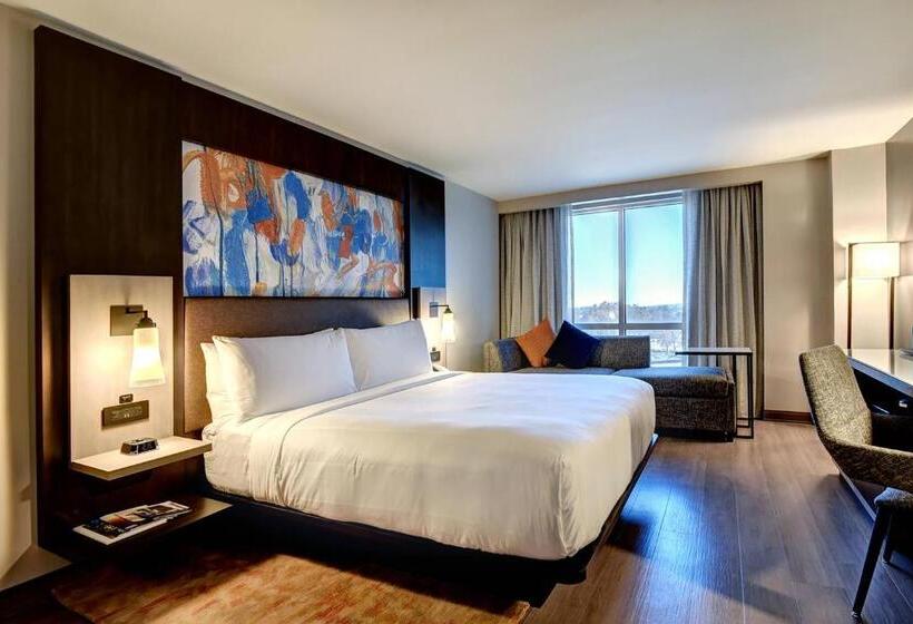 キングサイズベッドのスタンダードルーム, Tulsa Marriott Southern Hills