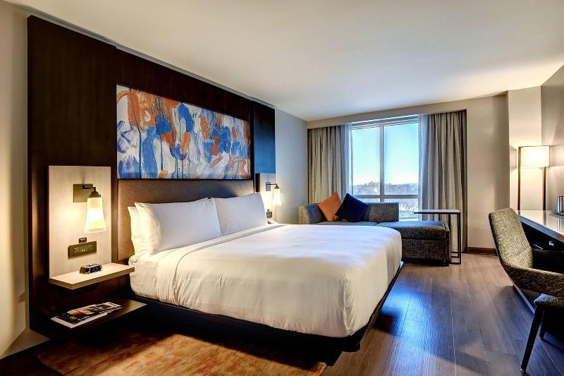 キングサイズベッドのスタンダードルーム, Tulsa Marriott Southern Hills