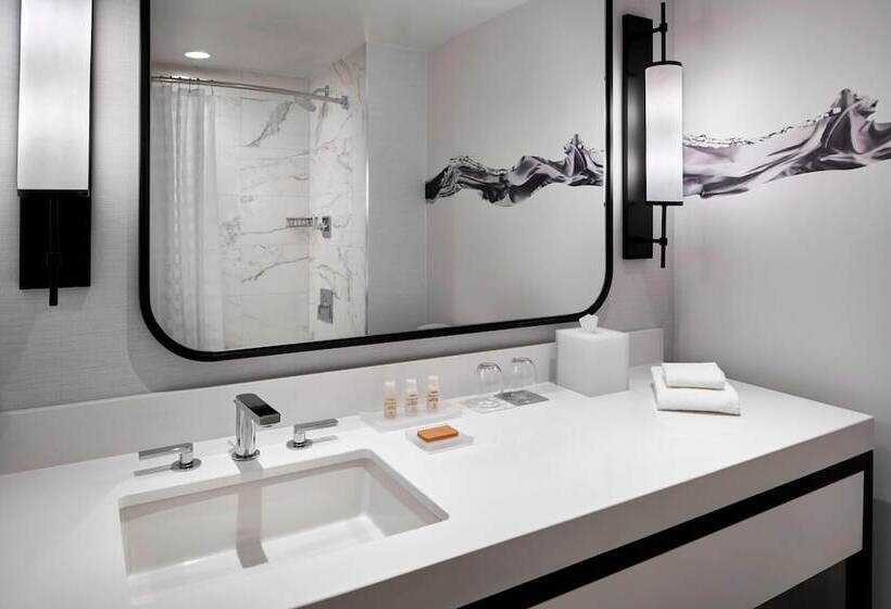 غرفة قياسية سرير مزدوج ذات إطلالة, Renaissance Baltimore Harborplace