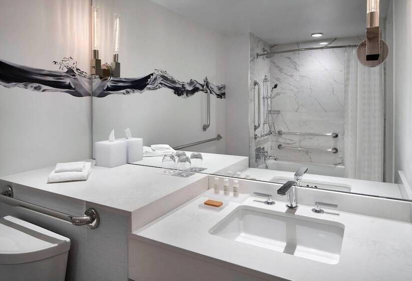 غرفة كلوب, Renaissance Baltimore Harborplace