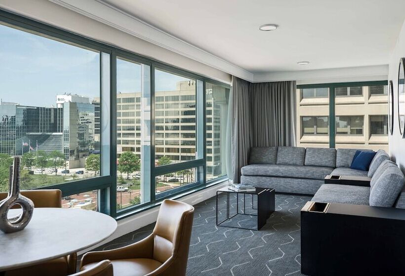 غرفة كلوب, Renaissance Baltimore Harborplace