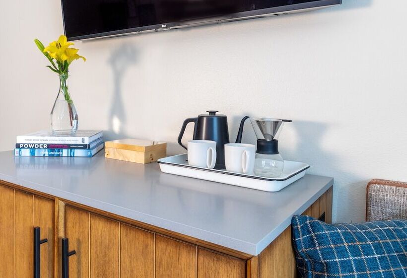 اتاق لوکس, Outbound Mammoth