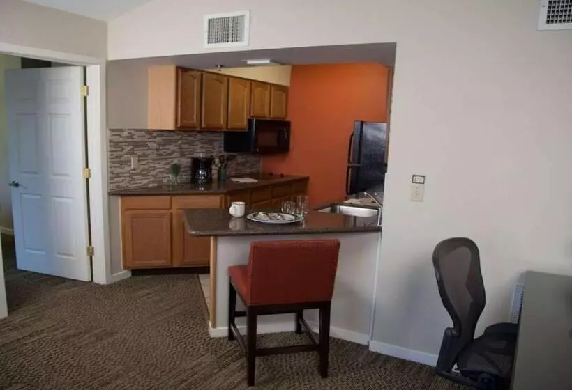 سوئیت برای معلولان, Sonesta Es Suites Chatsworth