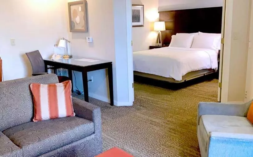 سوئیت برای معلولان, Sonesta Es Suites Chatsworth