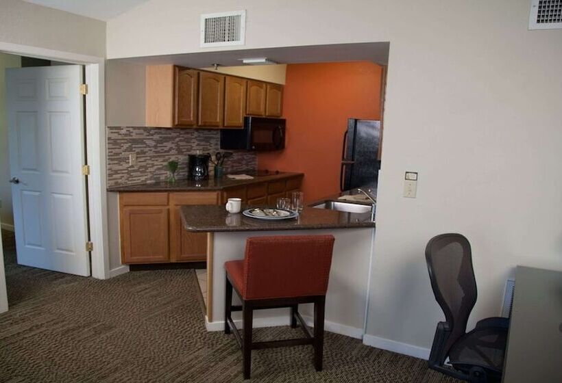 جناح, Sonesta Es Suites Chatsworth