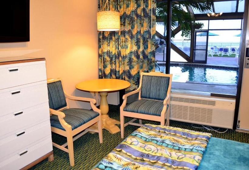 غرفة قياسية مطلّة علي حمام السباحة, Sun Viking Lodge  Daytona Beach