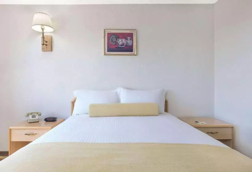 اتاق استاندارد برای معلولان, Super 8 By Wyndham Lake Havasu City