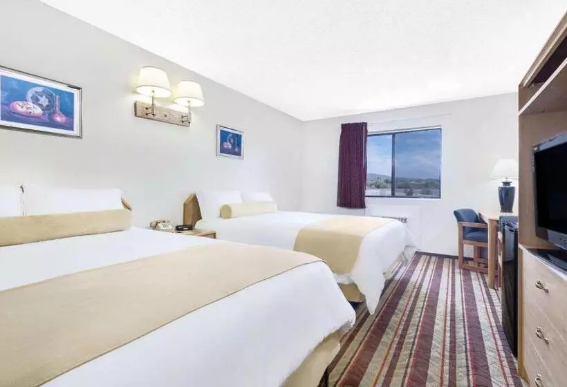 اتاق استاندارد با 2 تخت دوبل, Super 8 By Wyndham Lake Havasu City