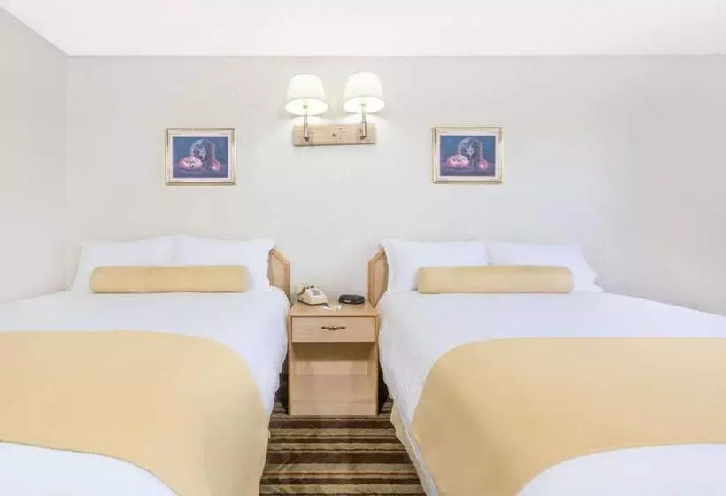 اتاق استاندارد با 2 تخت دوبل, Super 8 By Wyndham Lake Havasu City