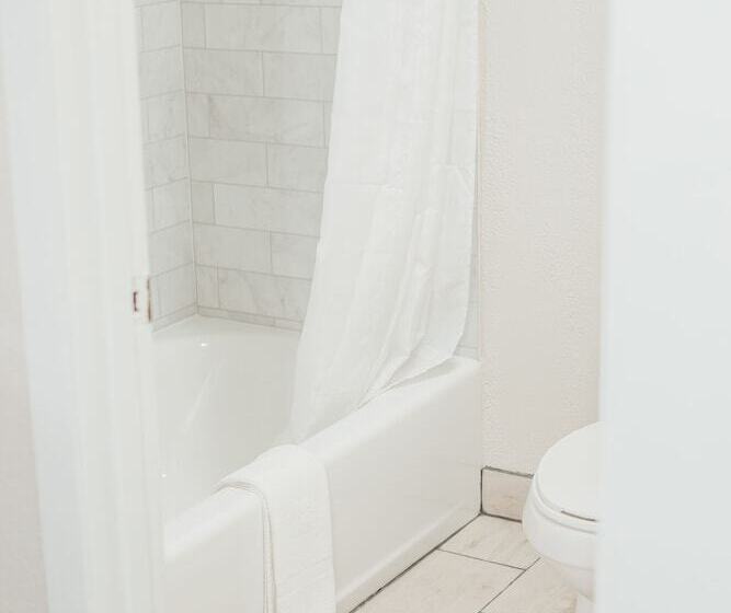 غرفه قياسيه سريرين مزدوجين, Victorian Inn & Suites