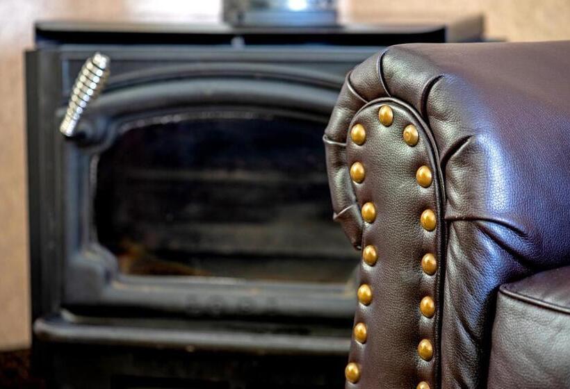 带大床的套房, Silver Spruce Inn