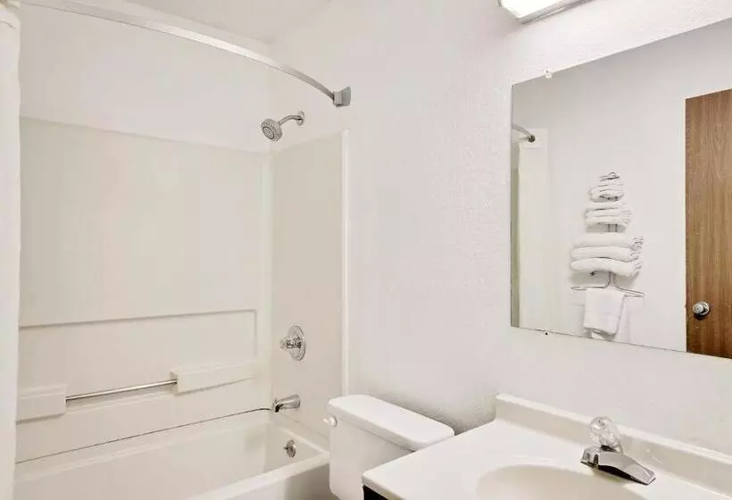 デラックススタジオ, Super 8 By Wyndham Newburgh/west Point Stewart Intl Airport