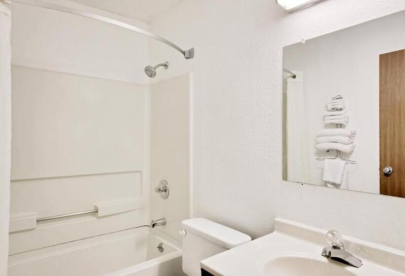 带大床的复式套间, Super 8 By Wyndham Newburgh/west Point Stewart Intl Airport