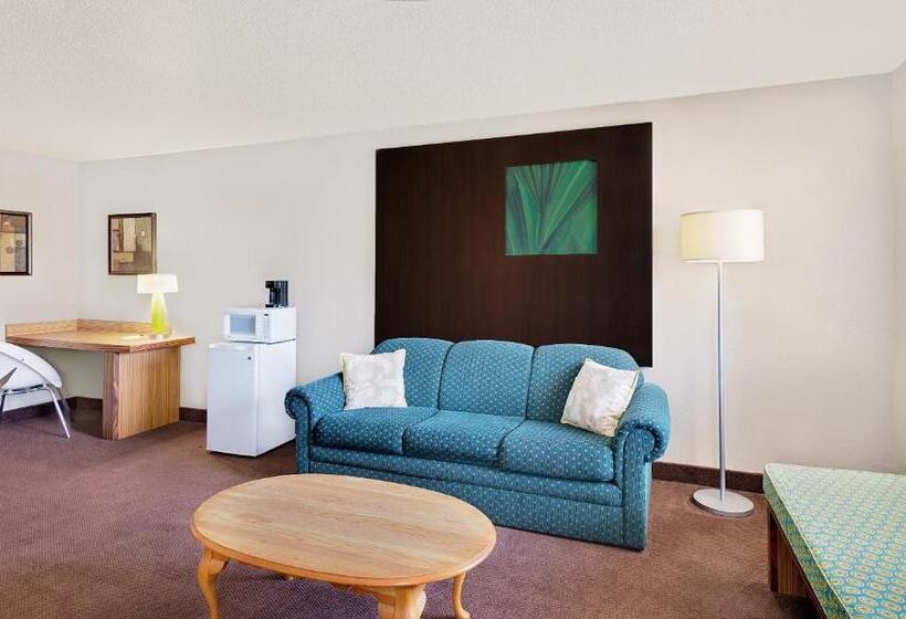 Люкс Deluxe Кровать Кинг, Super 8 By Wyndham Newburgh/west Point Stewart Intl Airport