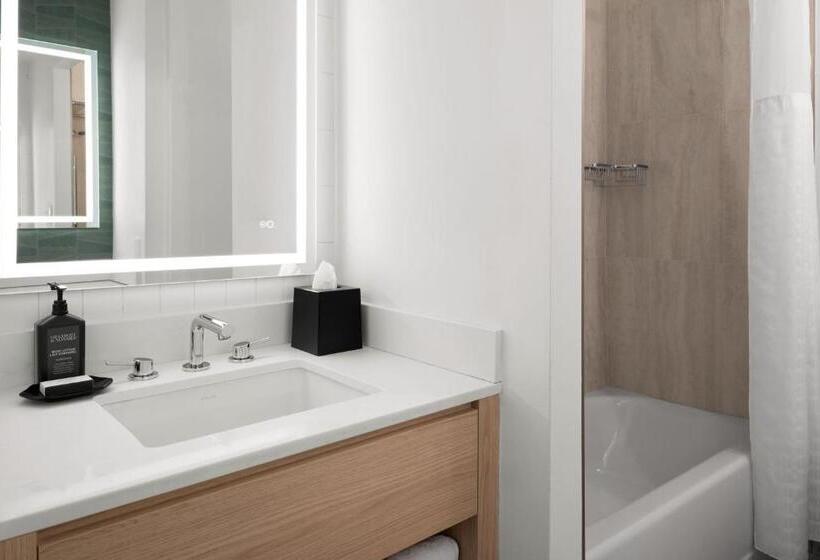 غرفة قياسية بالطابق الأرضى, Sheraton Sand Key Resort