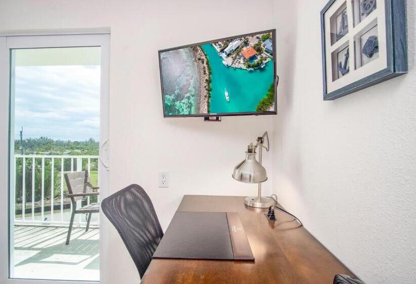 جناح ديلوكس سرير كينج, Skipjack Resort & Marina