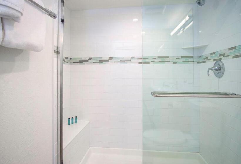 جناح لذوى الاحتياجات الخاصة, Skipjack Resort & Marina