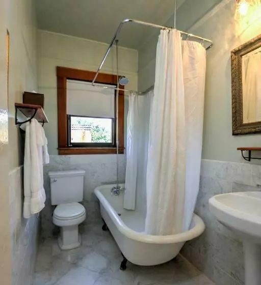 اتاق سوپریور با تخت دو نفره بزرگ, Sonoma Hotel