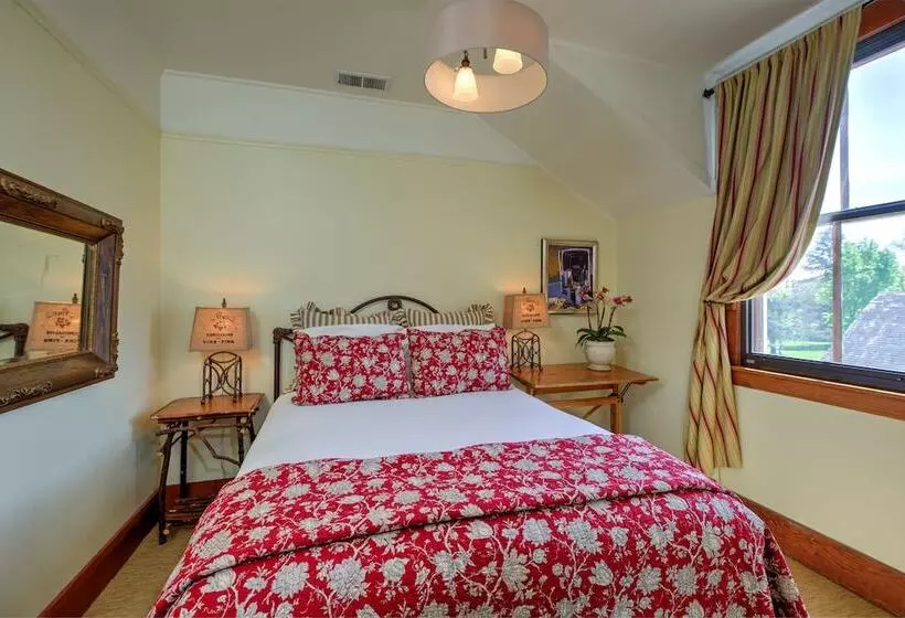 سوییت سوپریور, Sonoma Hotel