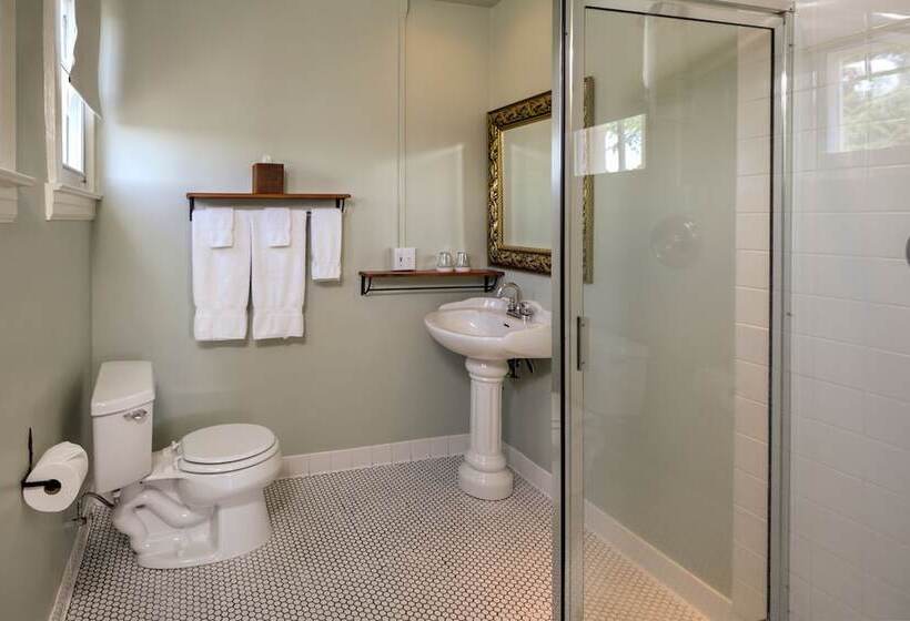 جناح سوبيريور, Sonoma Hotel