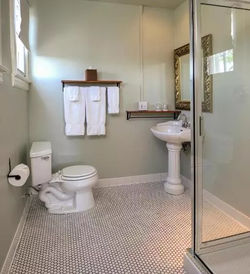سوییت سوپریور, Sonoma Hotel